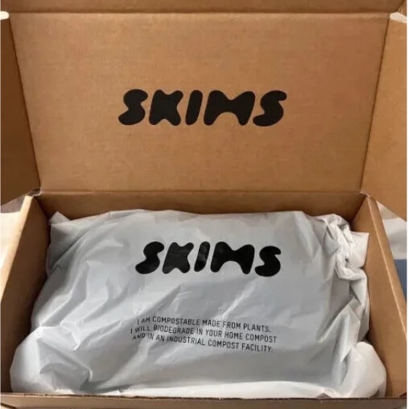 SKIMS ULTIMATE APEX BRA NIPPLE PUSH UP ONYX Size 42 DD - Picture 2 of 3